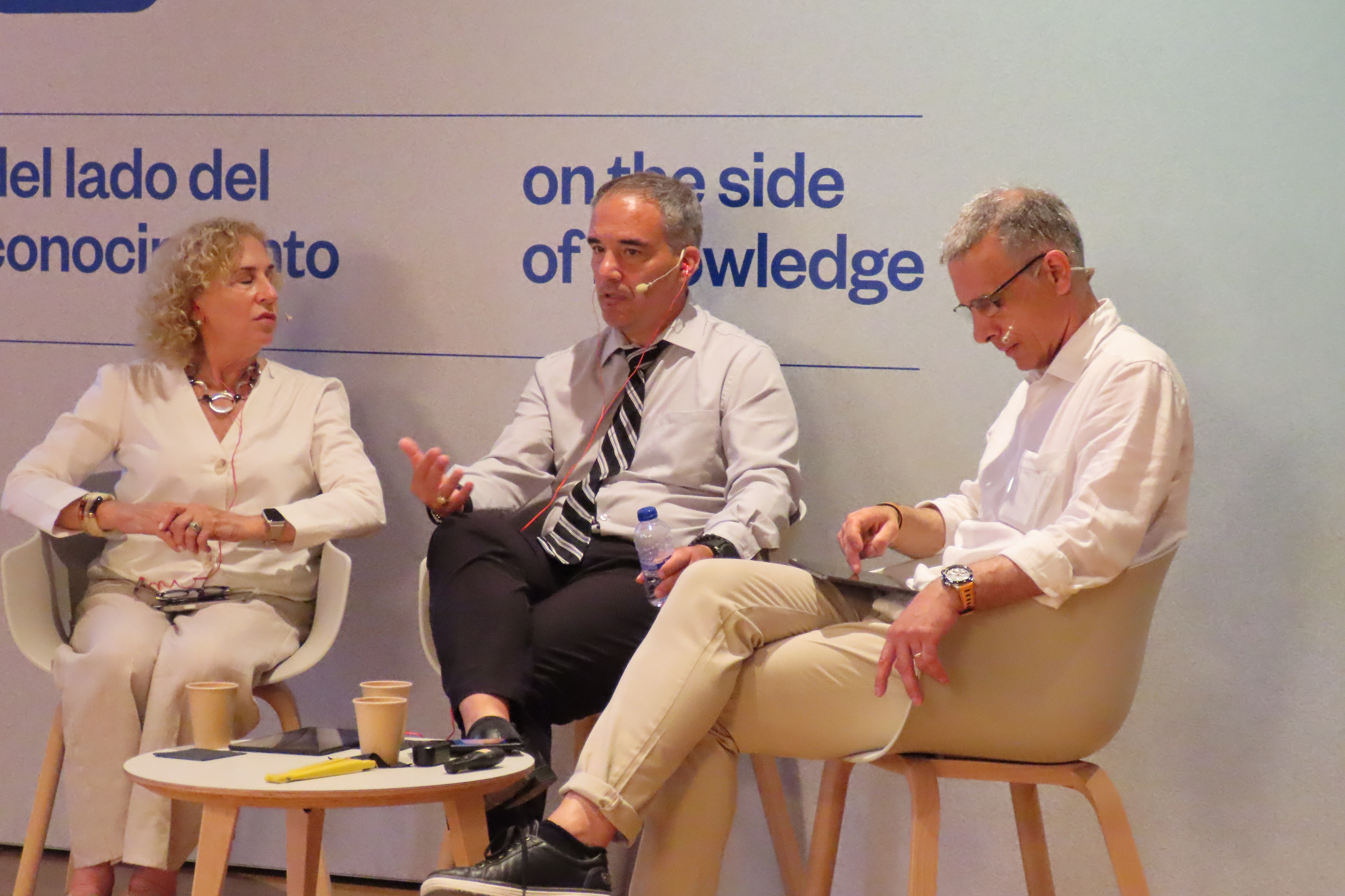 Mesa redonda 1. Oscar Diaz, Robin Deutsch eta Michael Saini